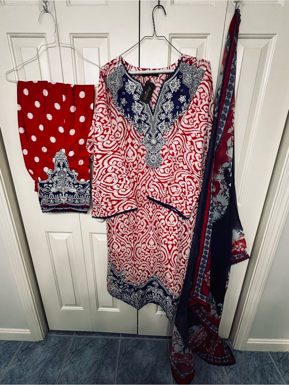 Bin Sayeed lawn Red Paisley-Print Women’s Salwaar Kameez with Navy Trim in 23”